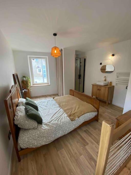 Petite Maison De Village Ebreuil Eksteriør billede