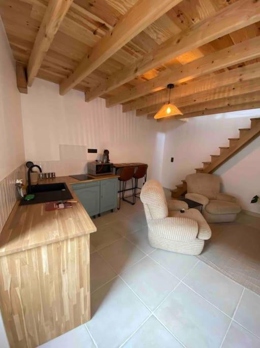 Petite Maison De Village Ebreuil Eksteriør billede